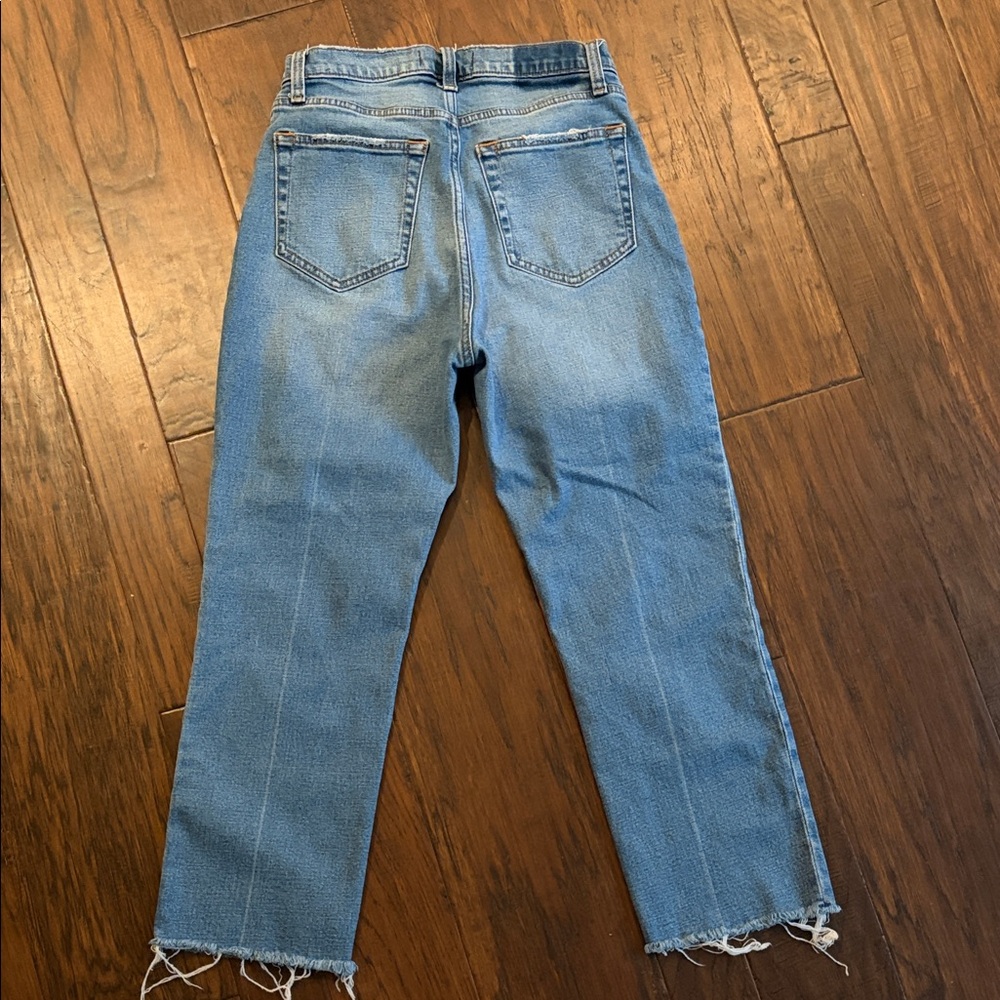 Abercrombie & Fitch Light Blue Cropped Straight Distressed Jeans- Size 27 - Picture 4 of 5